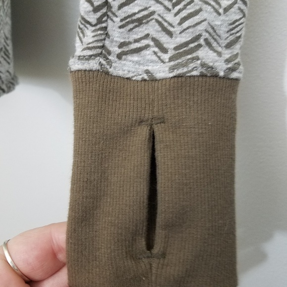 Athleta Top Ling Sleeves Thumb Hole Zip Pocket XXS - Picture 2 of 6